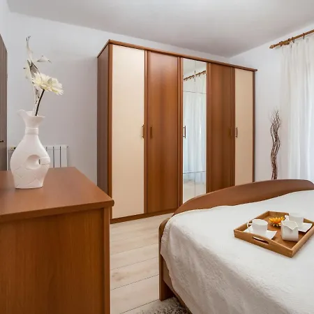 Nyaraló Legovic By Interhome Kaštelir