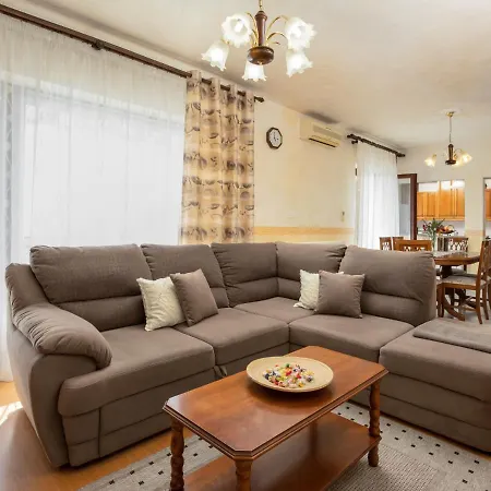 Legovic By Interhome Dom wakacyjny Kaštelir